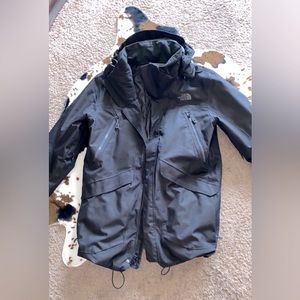 Menโs Medium The North Face Mountaineering Parka